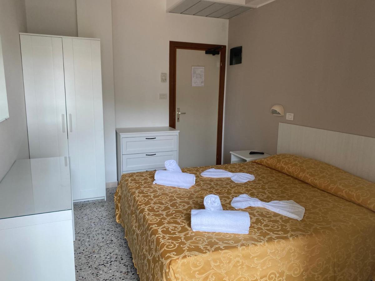 Hotel Modenese Riccione Luaran gambar
