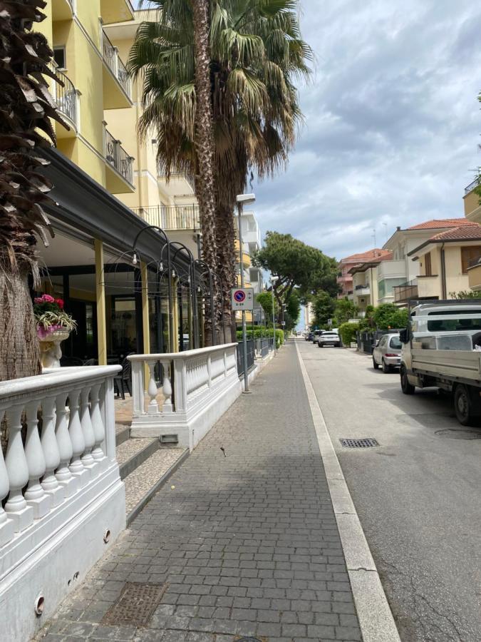 Hotel Modenese Riccione Luaran gambar