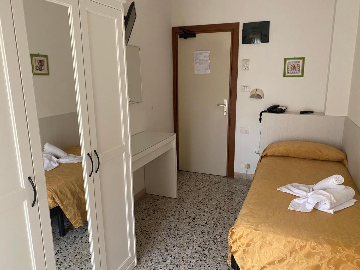 Hotel Modenese Riccione Luaran gambar